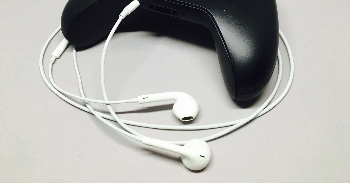 Can You Use Earbuds On Xbox One? Exploring Compatibility And Options