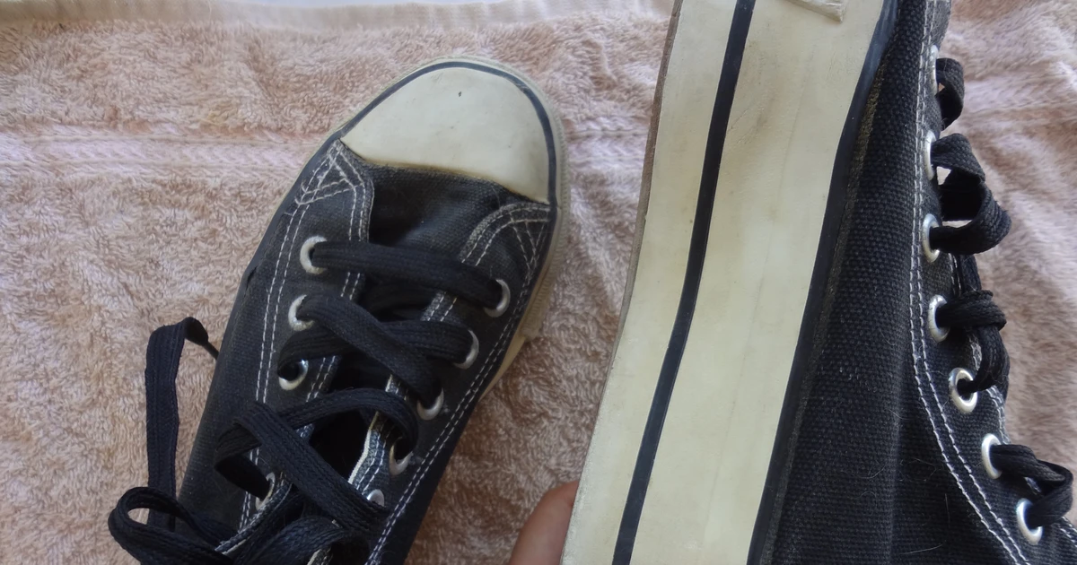 4 Top Hacks To Clean Yellow Soles With Baking Soda